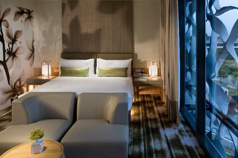 اتاق استاندارد با تخت بزرگ, Crowne Plaza Changi Airport, An Ihg