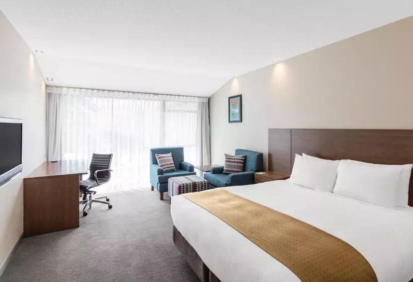 キングサイズベッドのスタンダードルーム, Holiday Inn Auckland Airport, An Ihg