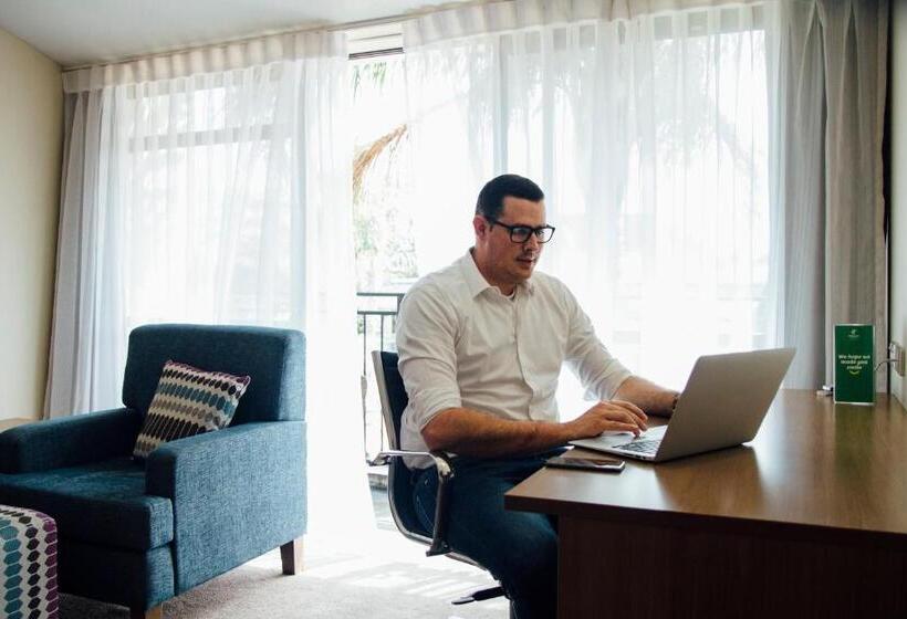 سوئیت با تخت بزرگ, Holiday Inn Auckland Airport, An Ihg