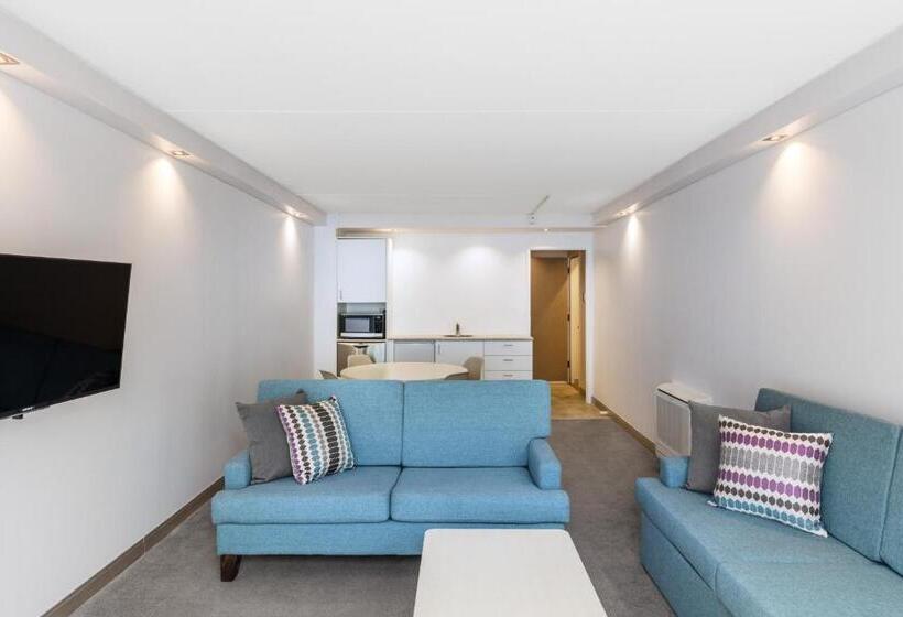 سوئیت با تخت بزرگ, Holiday Inn Auckland Airport, An Ihg