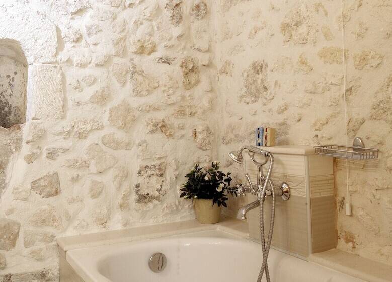 スタンダードトリプルルーム, Leo