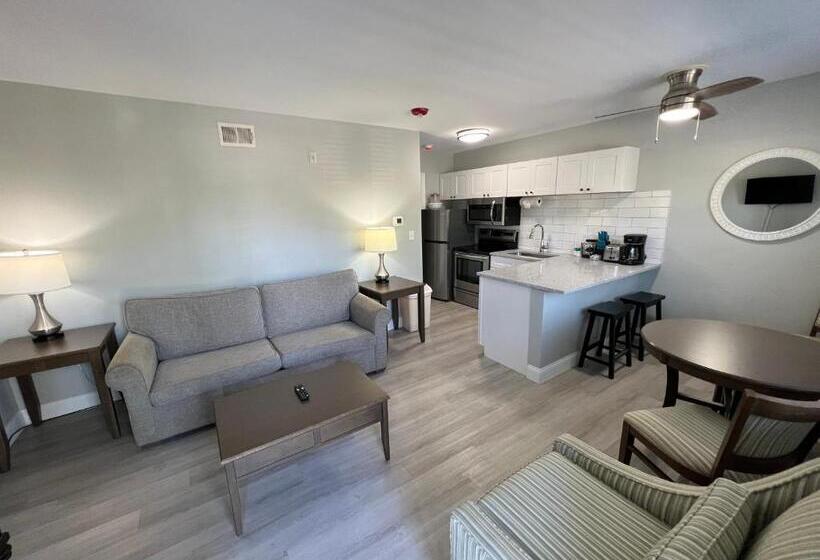 جناح مطل على البحيرة, Marco Island Lakeside Inn