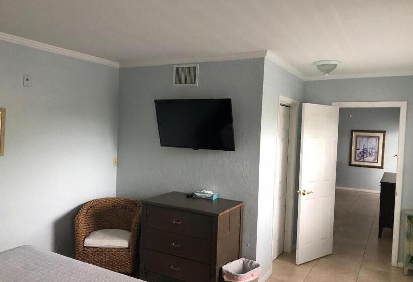 جناح بغرفتي نوم, Marco Island Lakeside Inn