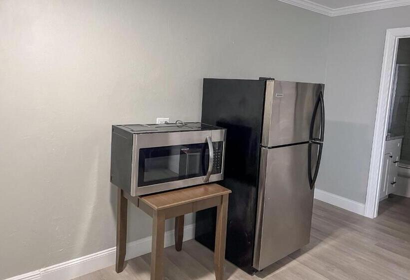 جناح, Marco Island Lakeside Inn