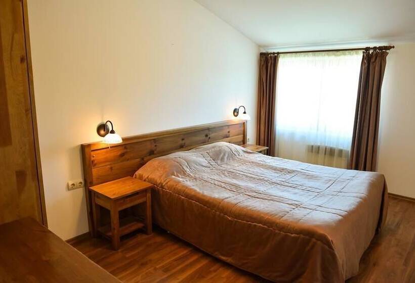 غرفة قياسية, Martin Club