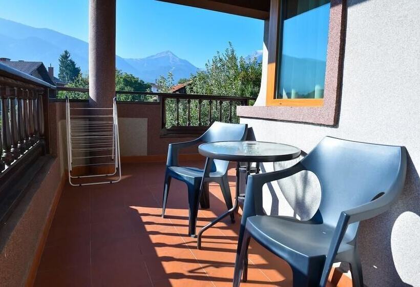 جناح عائلي, Martin Club