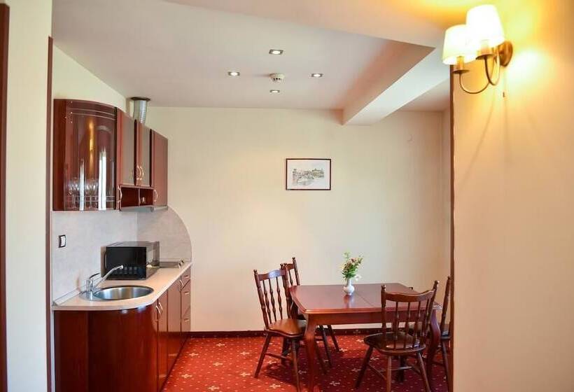Family Suite, Martin Club