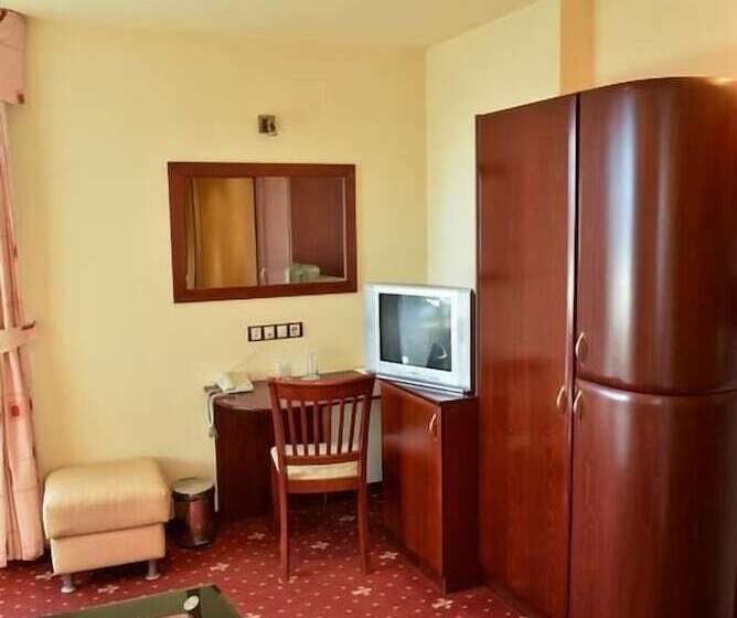 جناح عائلي, Martin Club