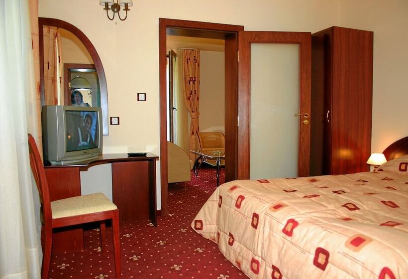 Family Suite, Martin Club