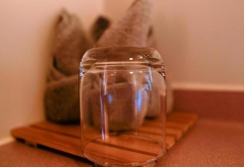 标准工作室, Punga Grove