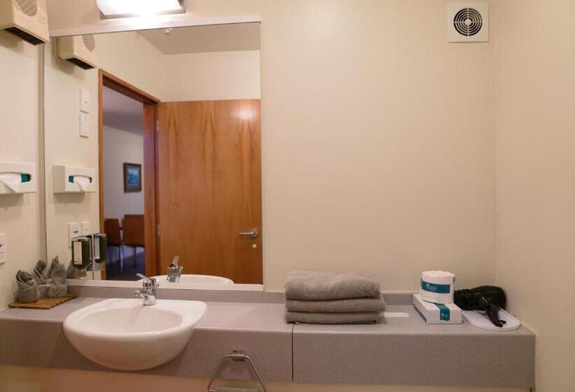 标准工作室, Punga Grove