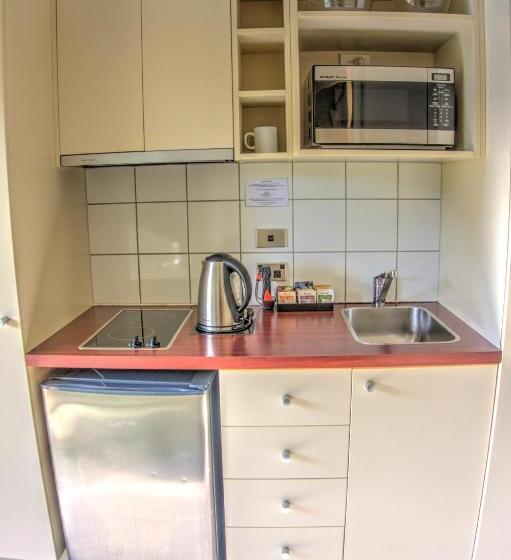 管理人员工作室, Punga Grove