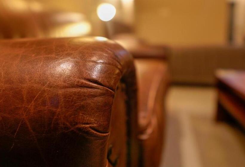 管理人员工作室, Punga Grove