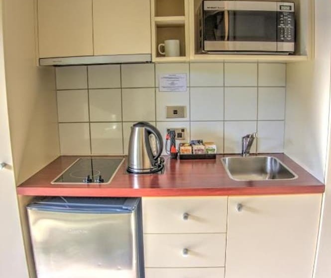 管理人员工作室, Punga Grove