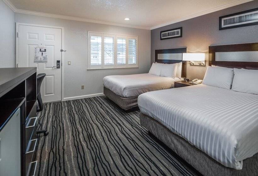 חדר סטנדרט שתי מיטות זוגיות, Redwood Creek Inn