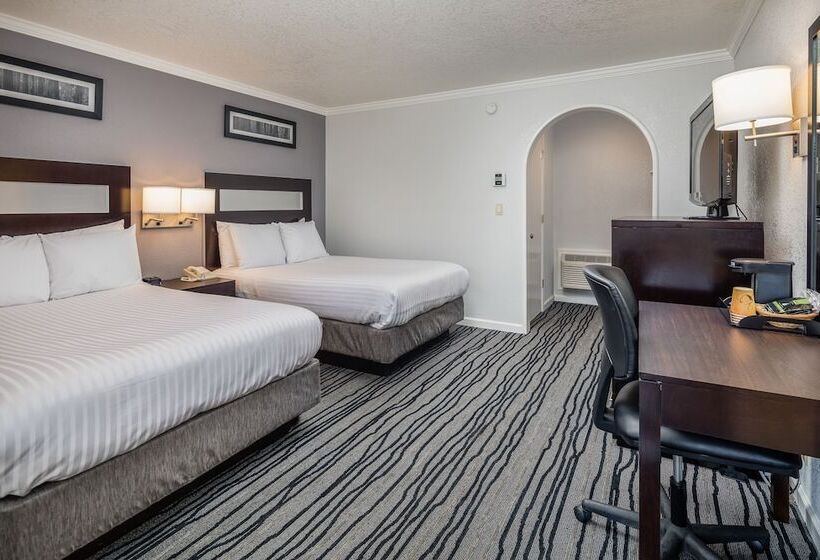 스탠다드 룸 더블 침대 2개, Redwood Creek Inn