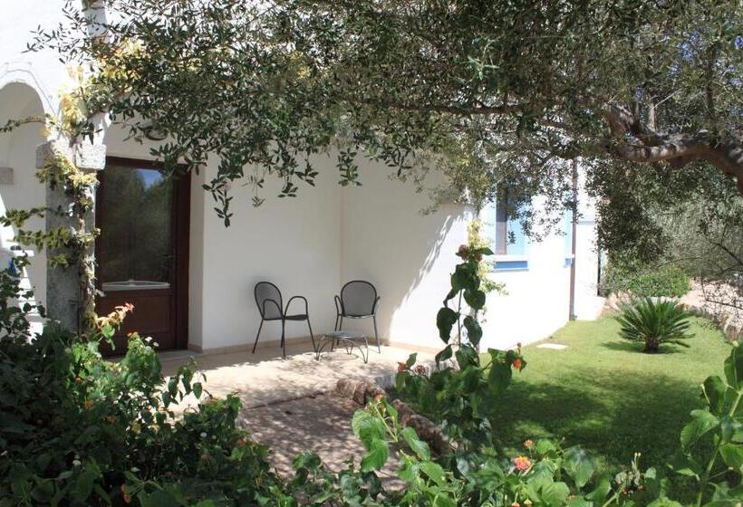 חדר סטנדרט לשלושה, Resort Nuraghe Arvu