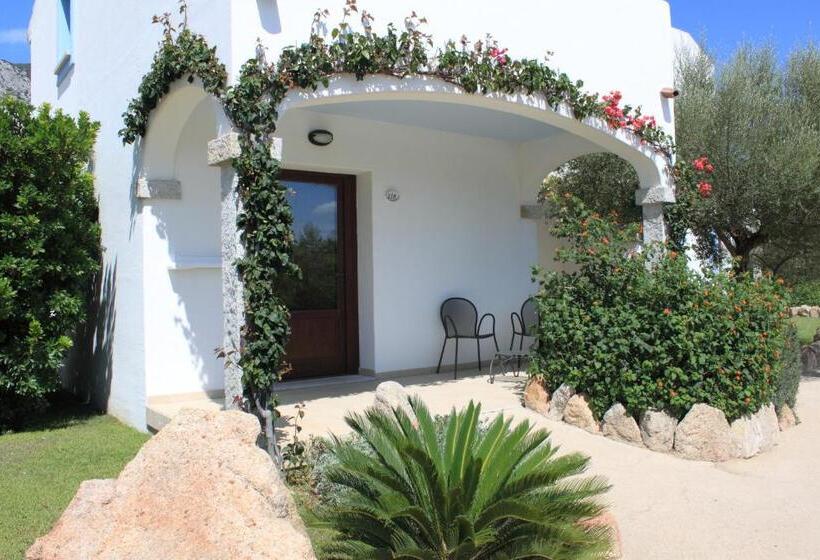 غرفة قياسية ثلاثية, Resort Nuraghe Arvu