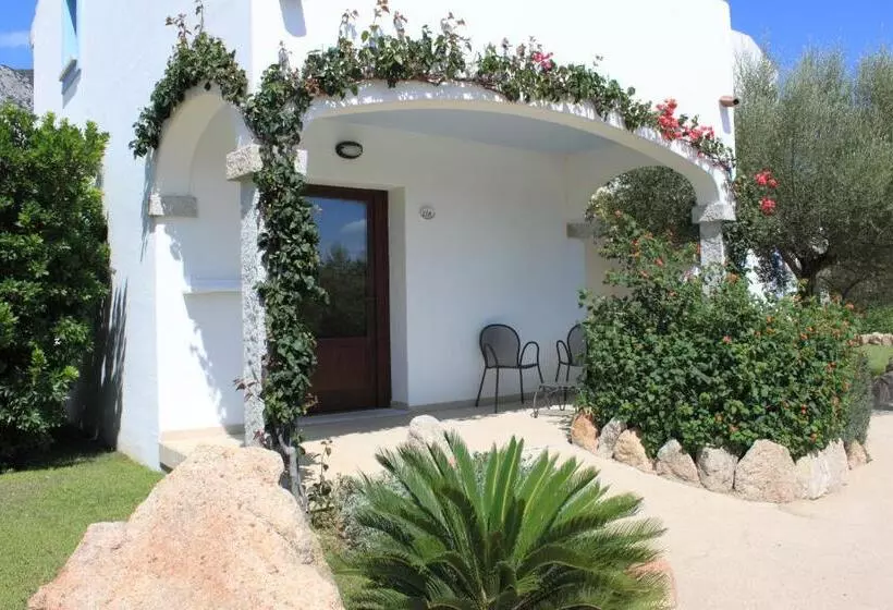 اتاق استاندارد سه نفره, Resort Nuraghe Arvu