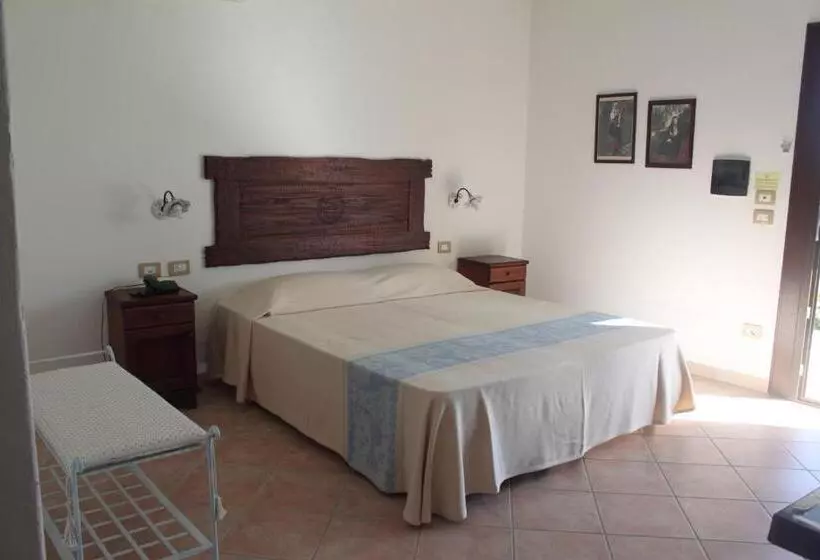 اتاق استاندارد چهار تخته, Resort Nuraghe Arvu