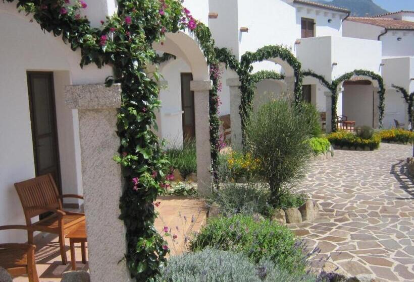 غرفة قياسية رباعية, Resort Nuraghe Arvu