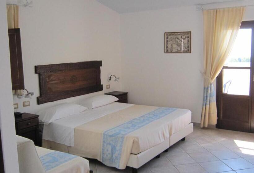 غرفة قياسية رباعية, Resort Nuraghe Arvu