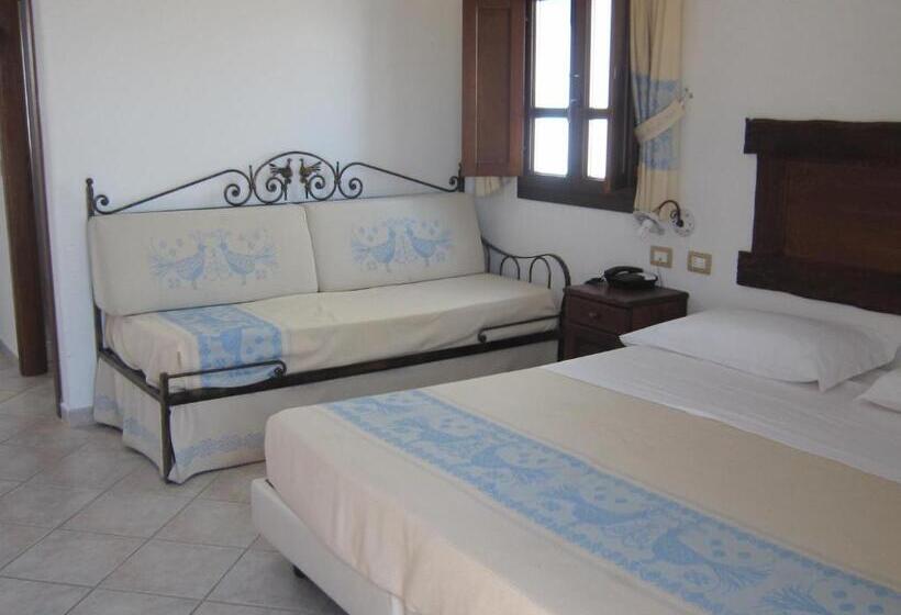 غرفة كومفورت مطلة على حمام السباحة, Resort Nuraghe Arvu