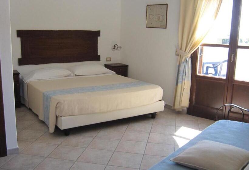 חדר קומפורט לשלושה, Resort Nuraghe Arvu