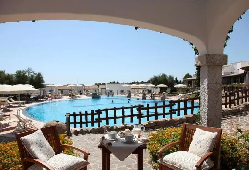 اتاق راحتی سه تخته, Resort Nuraghe Arvu