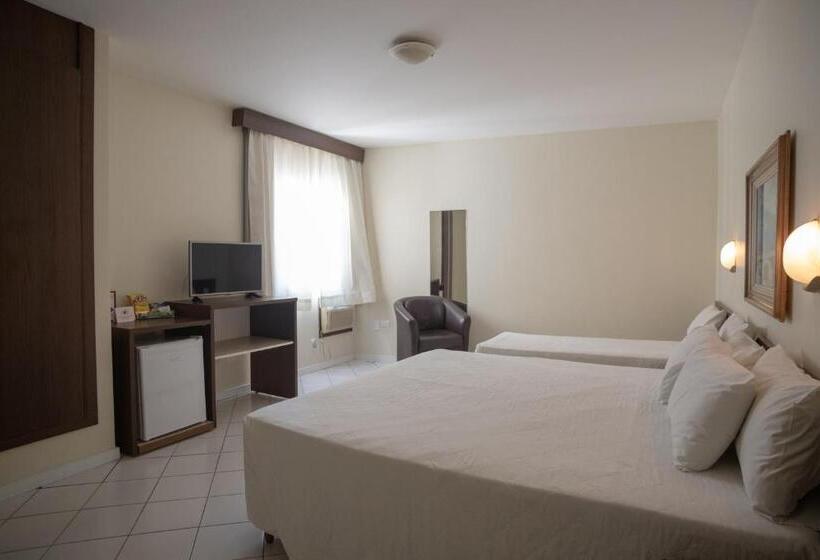 スタンダードトリプルルーム, Ryan