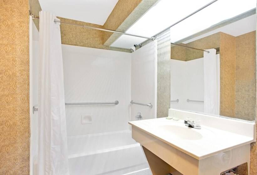 جناح, Motel 6 Canton, Ms