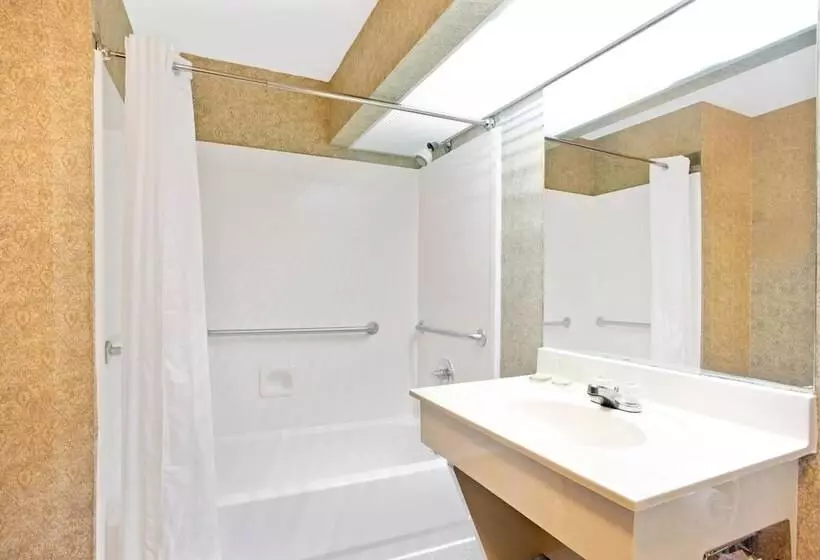 スイート, Motel 6 Canton, Ms
