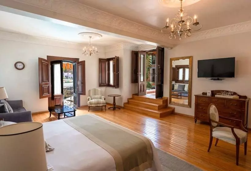 سوییت جونیور, Villa Maria Cristina