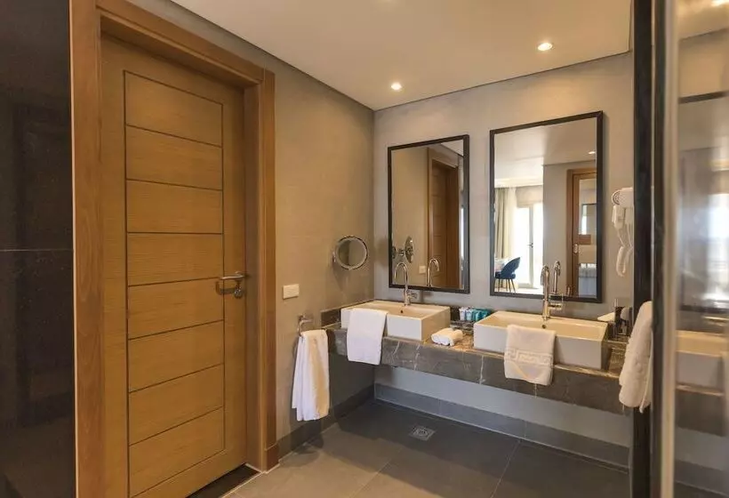 سوئیت اجرایی با چشمانداز دریا, Sunrise Diamond Beach Resort Grand Select