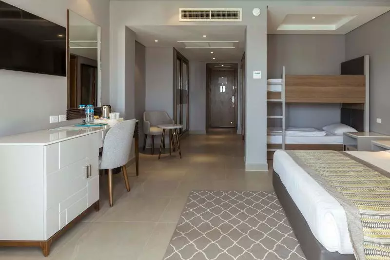 اتاق خانوادگی با تختخواب سفری, Sunrise Diamond Beach Resort Grand Select