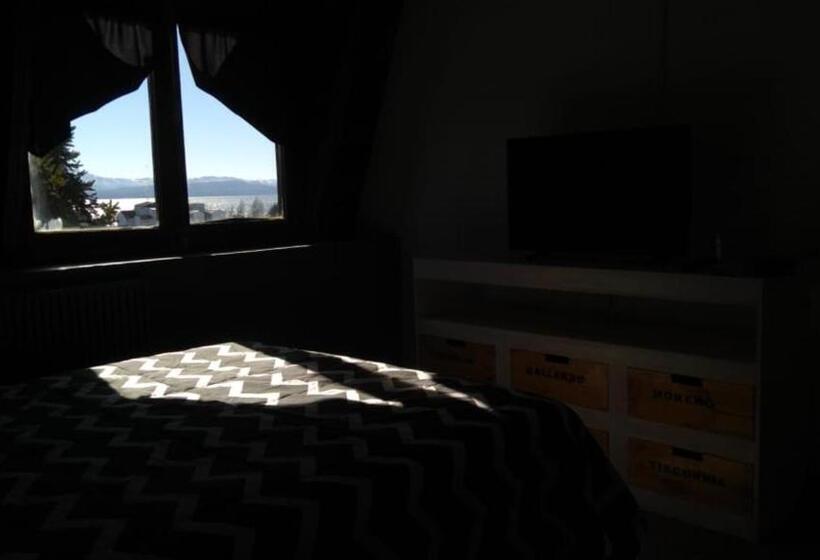 اتاق استاندارد با چشمانداز دریاچه, Temiscira Hostel