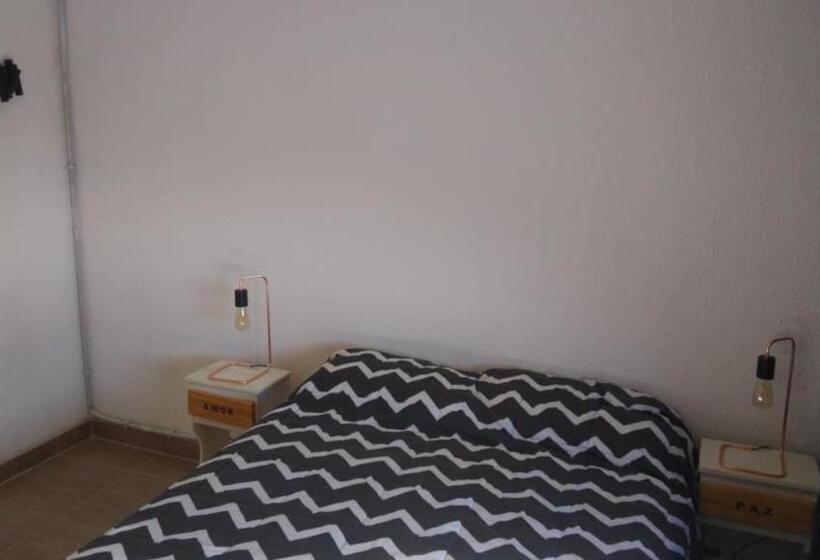 اتاق استاندارد با چشمانداز دریاچه, Temiscira Hostel