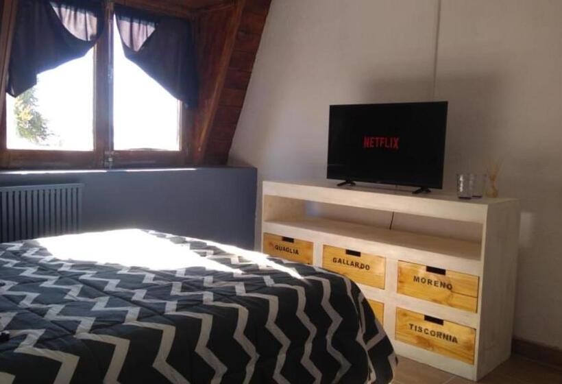 اتاق استاندارد با چشمانداز دریاچه, Temiscira Hostel