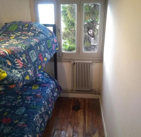 اتاق استاندارد با سرویس بهداشتی مشترک, Temiscira Hostel