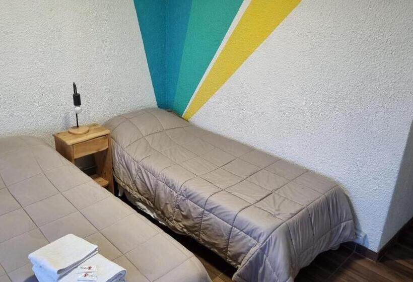 اتاق استاندارد سه نفره, Temiscira Hostel