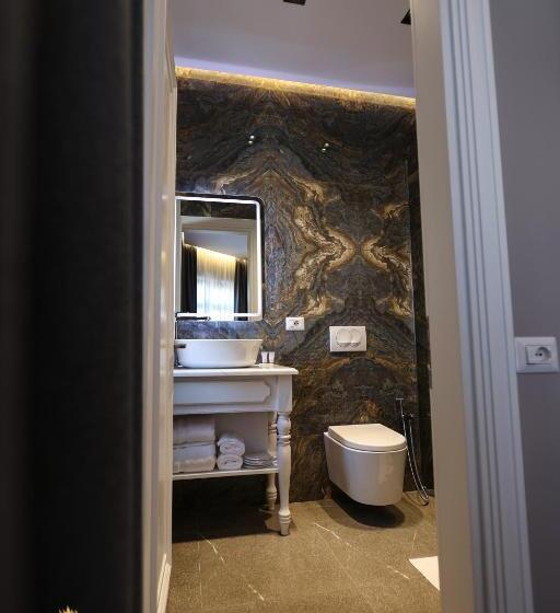 اتاق لوکس سه تخته, Villa Domenico Korce