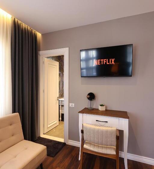 اتاق لوکس سه تخته, Villa Domenico Korce