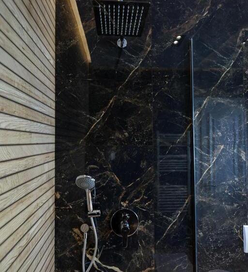 اتاق لوکس چهار تخته, Villa Domenico Korce