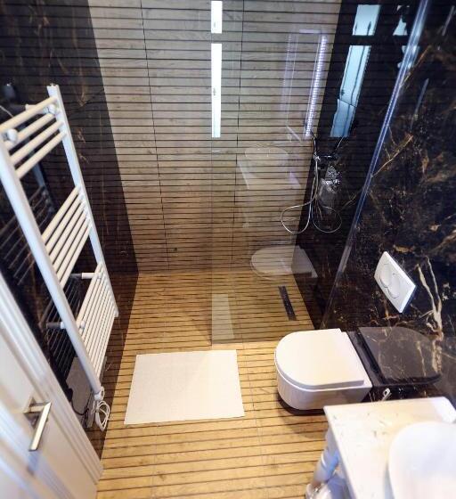 اتاق لوکس چهار تخته, Villa Domenico Korce