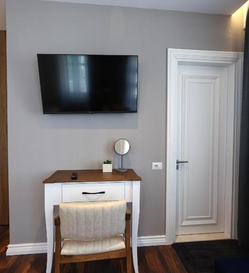 اتاق لوکس چهار تخته, Villa Domenico Korce