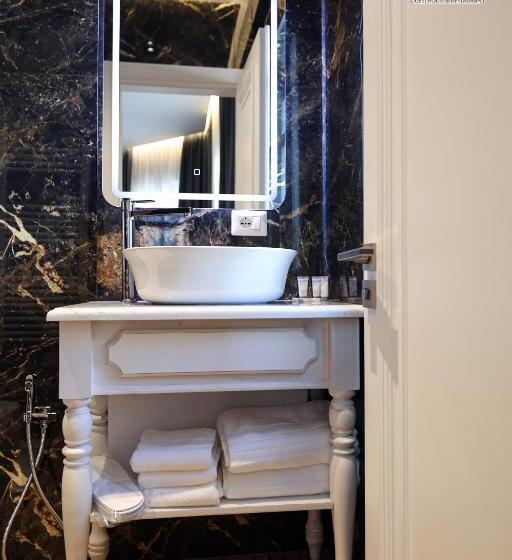 اتاق لوکس چهار تخته, Villa Domenico Korce