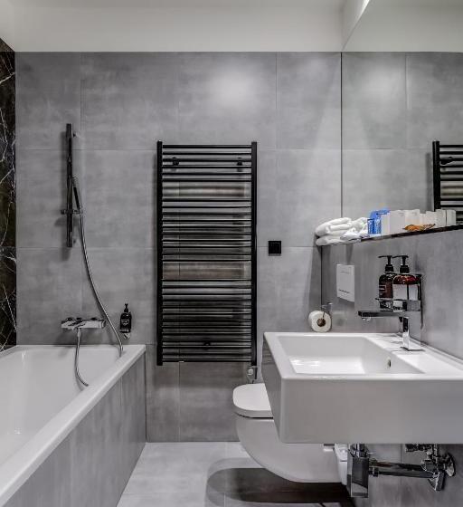 マウンテンビューデラックスルーム, Maralák