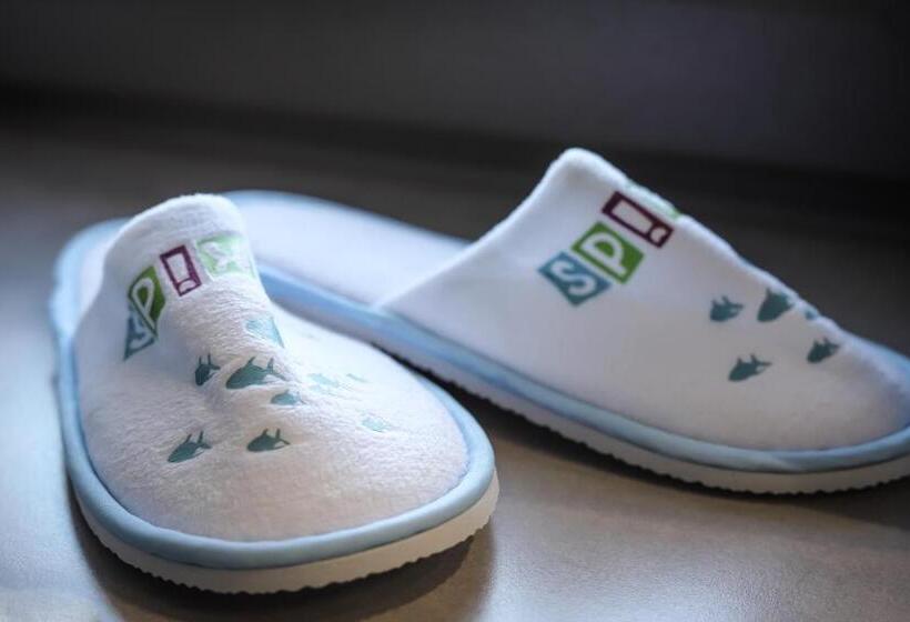 マウンテンビュースタンダードルーム, Maralák