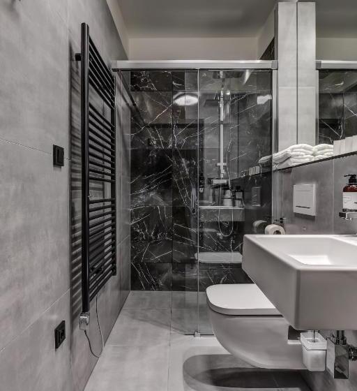 エコノミールーム, Maralák