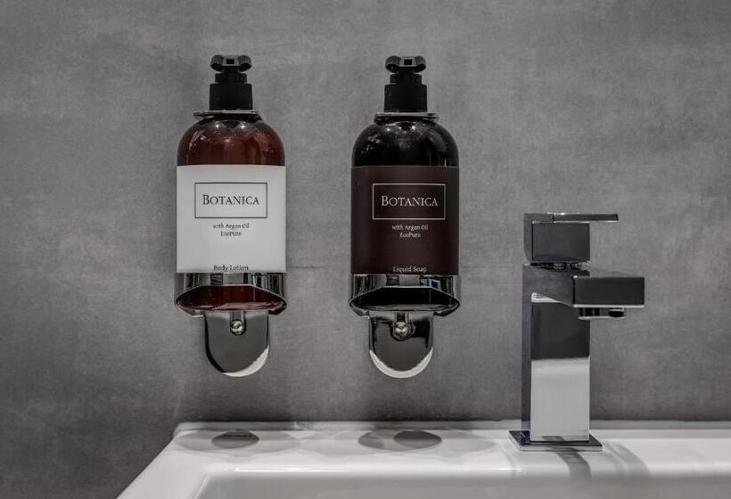 マウンテンビュースタンダードルーム, Maralák